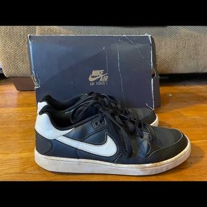 Vintage Black/white Nike air force 1